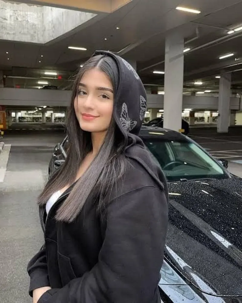 Divya - Mumbai Escort