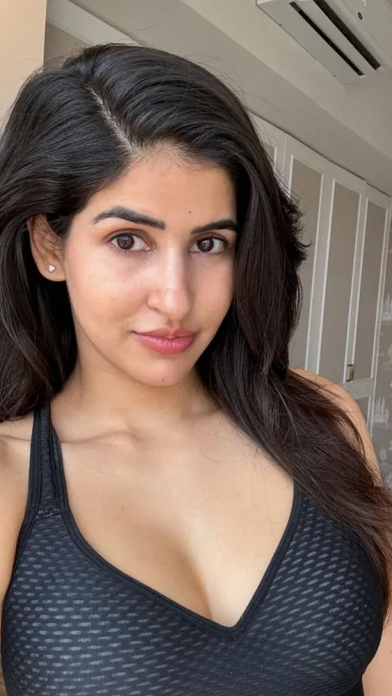 Ishika - Mumbai Escort