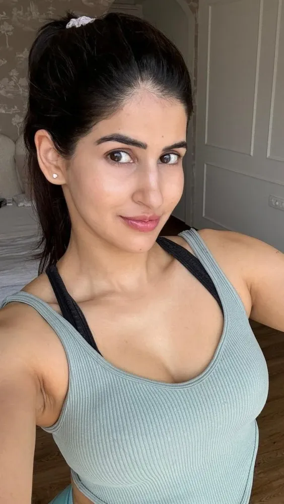 Ishika - Mumbai Call Girl